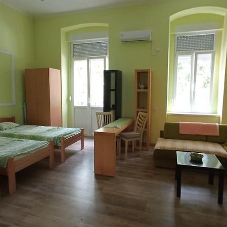 Apartment Kiki Novi Sad Buitenkant foto