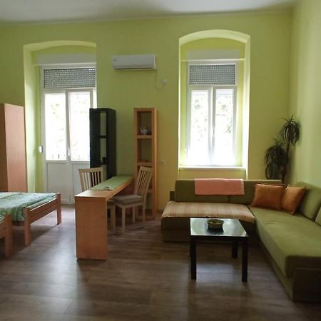 Apartment Kiki Novi Sad Buitenkant foto