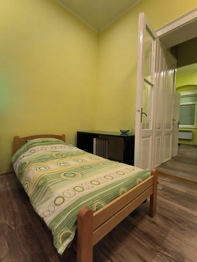 Apartment Kiki Novi Sad Buitenkant foto